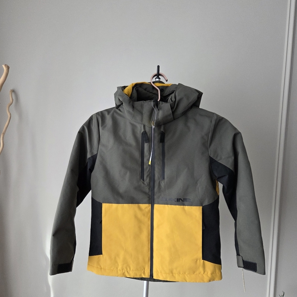 NWT Dakine Youth Snow Jacket Green and Yellow Hooded Sz.7-8